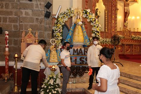  Ang Virgen ng mga Bulaklak: Uma Jornada Espiritual Através da Bondade e da Natureza